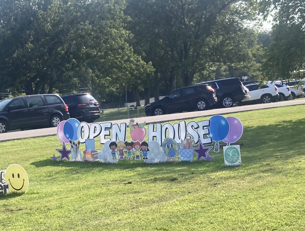 williamson_tam's tweet photo. Exciting night for Greenbrier Elementary students and families at Open House! Loved seeing former students with their children! @BobcatsGes @RobCoSchools https://t.co/ChjJlXtzSZ