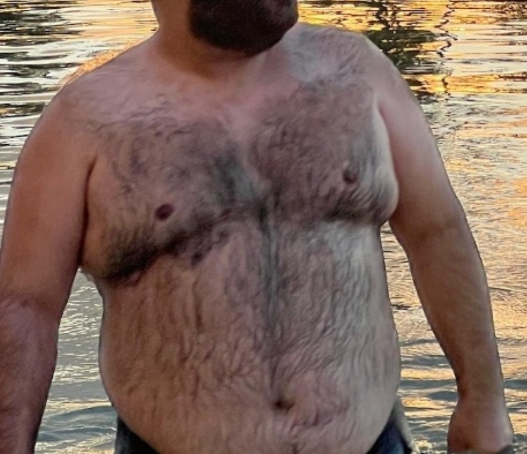 UrsoversatilDF's tweet photo. Bora refrescar 

#chasers 
#Bears 
#gay https://t.co/H6aSyWXllG