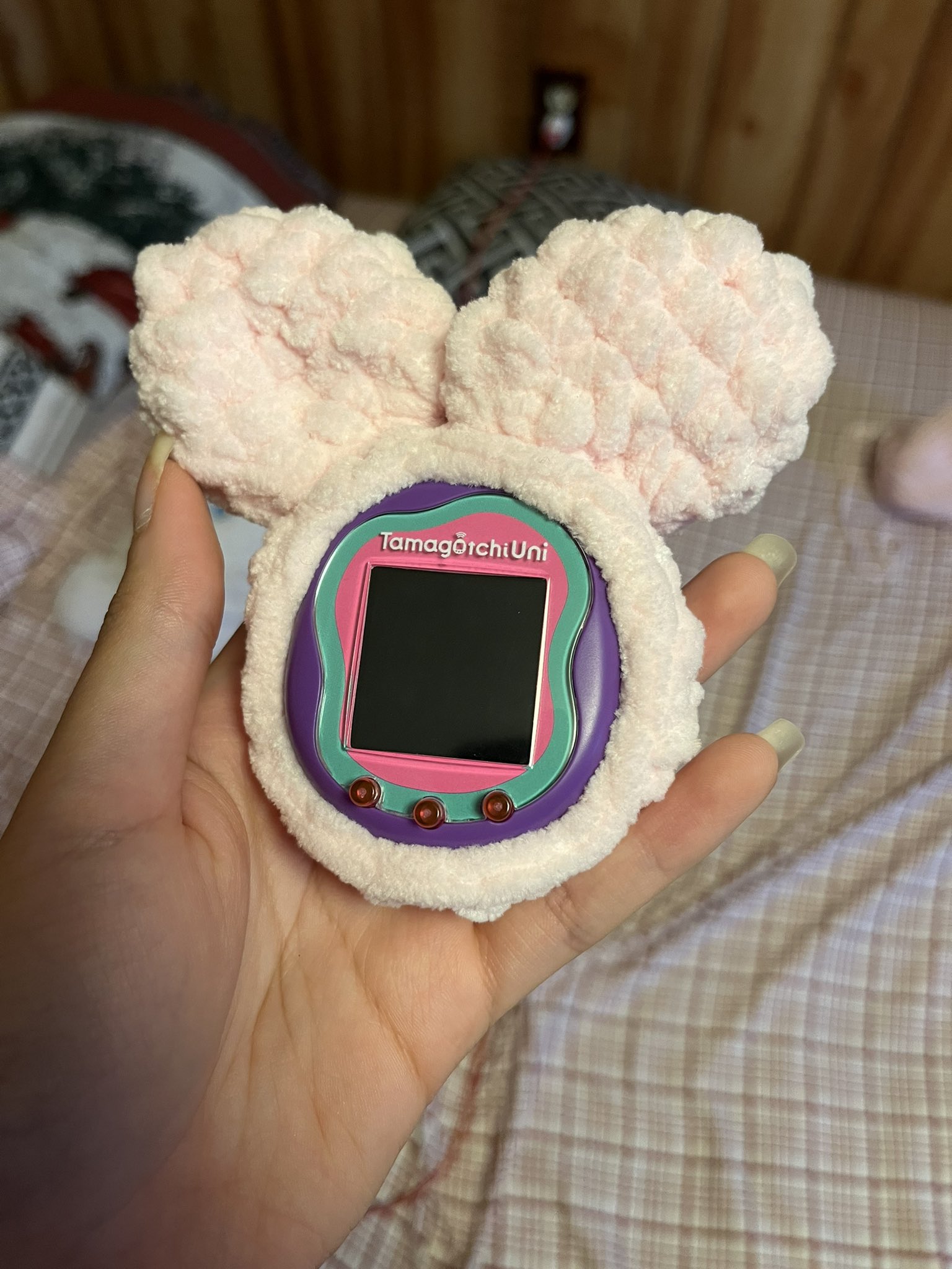 I freehanded another case 🐻💕 it’s hard to see but it’s light pink! https://t.co/aYt2ccCaWj