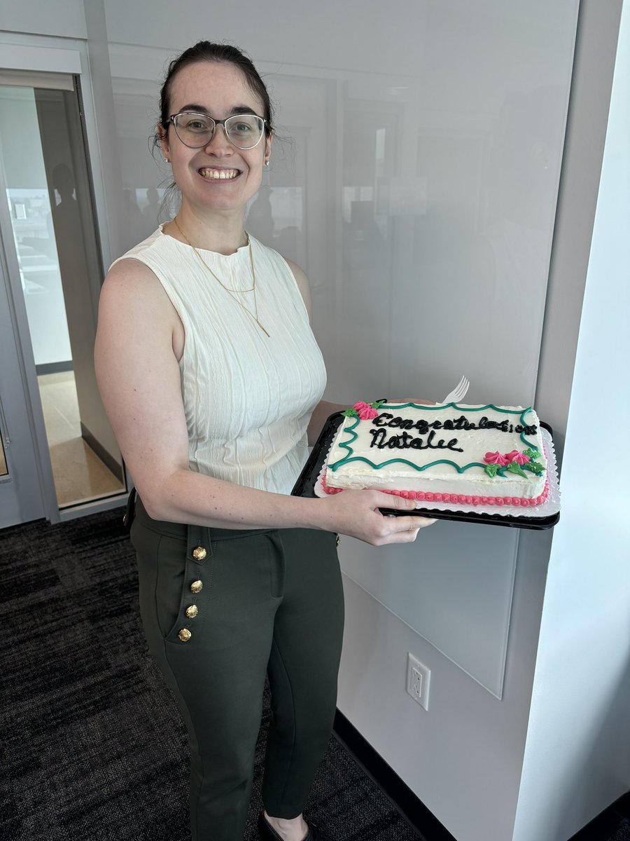 VisserLab's tweet image. Congrats to Dr Anselmi!!! 🧁🎉🎉🎉
@anselmi_natalie