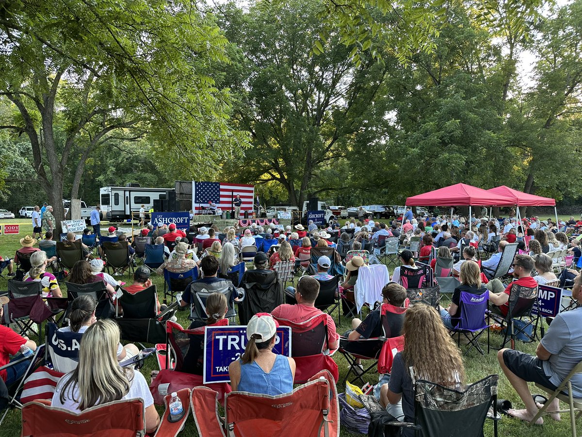 JayAshcroftMO's tweet image. 500 patriots fired up for Election Day tomorrow! Together we will turn out the vote for #MoGov and engineer a stronger Missouri!