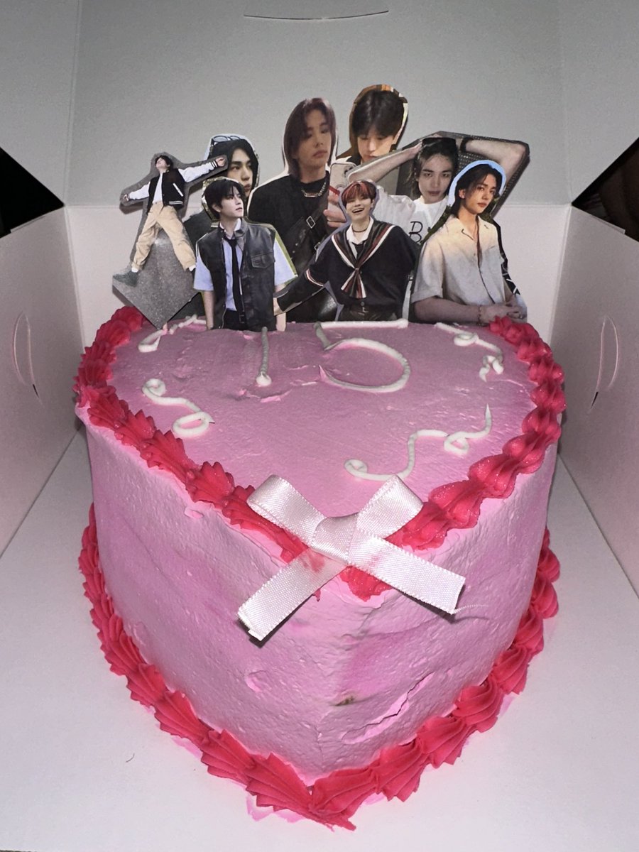 justcortney1's tweet photo. Make it cute. Add Hyunjin and Seungmin. 🩷 Happy Birthday to my kiddo. https://t.co/BjYS9fgbIK