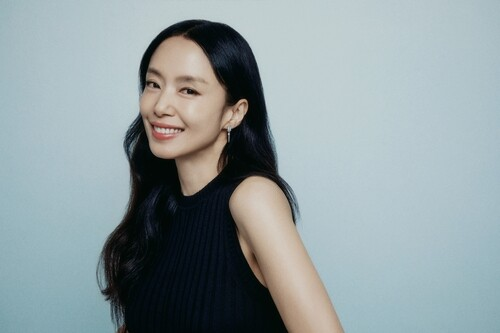 kvibe_yonhap's tweet photo. Jeon Do-yeon Says Film 'Revolver' Lets Actors 'Fully Unleash Their Performances'
#전도연 #인터뷰 #리볼버 #영화_리볼버 #작품 #JeonDoYeon #QueenofCannes #film_Revolver #Revolver2024 @jeondoyeonph @megabox_plusm
https://t.co/Se0BMKuP9u https://t.co/lB6m3vCLhX