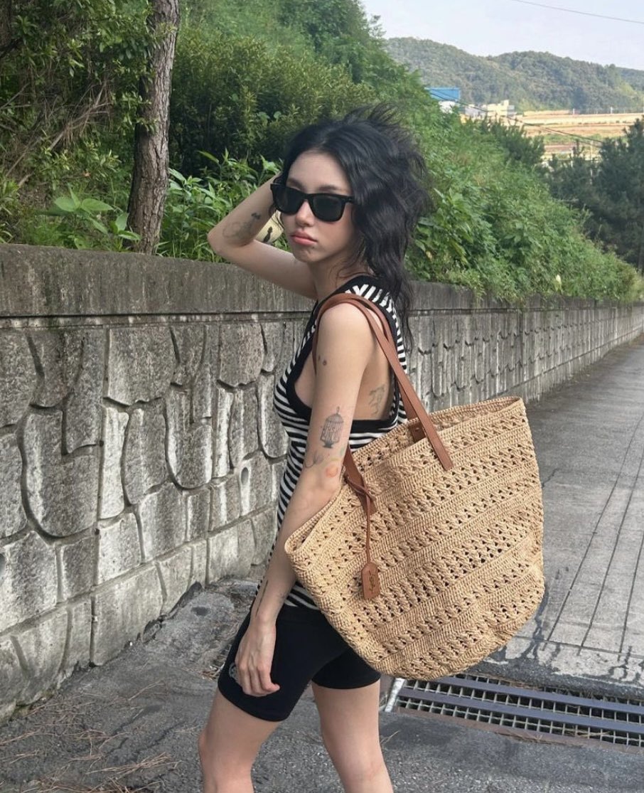 lovers_zine's tweet image. No me miren que me pongo shy ૮꒰ྀི ៸៸៸៸ ก꒱ྀི১ 💗◇ escapé de mis responsabilidades para ser la fan número uno de este #𝒻i𝘳𝑒回來 tanto que estábamos esperando (soy solo yo) pero estoy lista a escuchar #𝕓ū𝔠𝐤a𝘳𝙤𝙤𝓈tα𝚕𝐤 all night ♡

𝚛oman𝕥i𝕔 ༘⋆♡🫧₊˚ 𝕤t𝜗𝜚ry