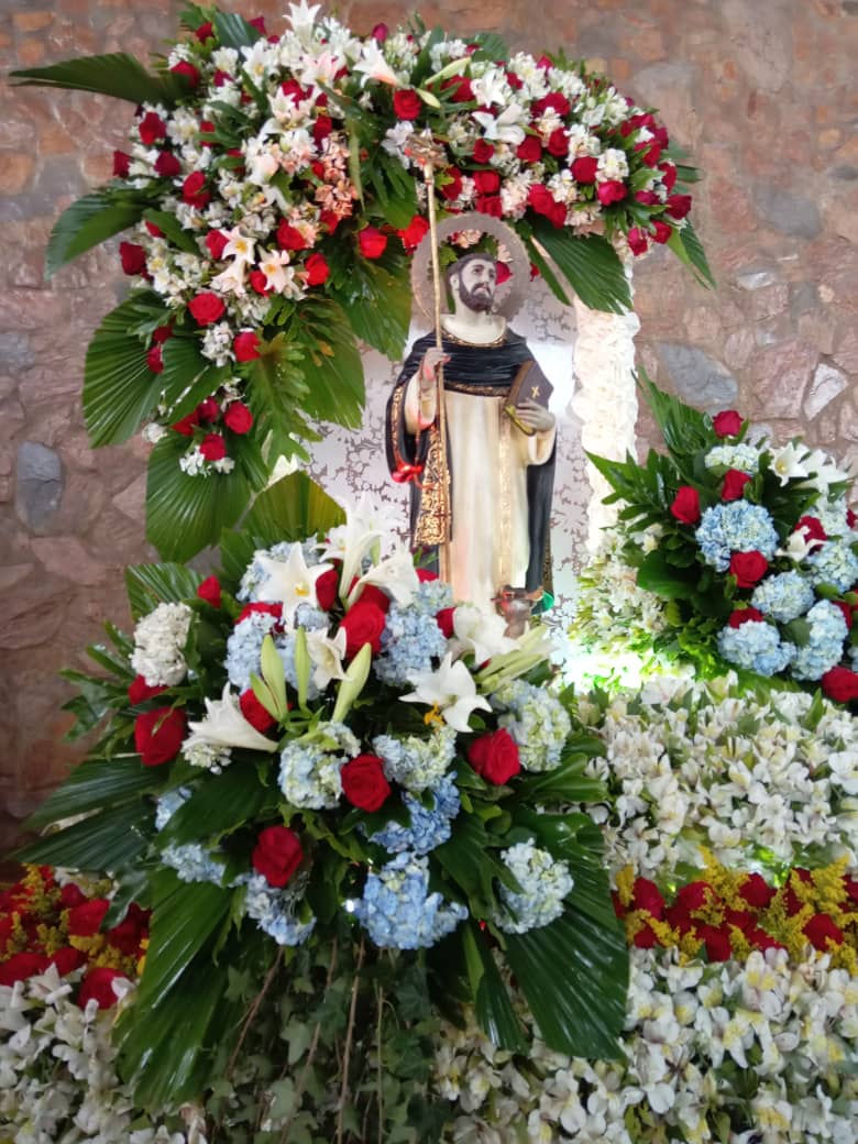 Así fue decorada la imagen de Santo Domingo de Guzmán en el municipio Buroz a propósito de la misa en su honor que celebraron ayer domingo los fieles y devotos, como es tradición cada año, a pesar que la fecha del calendario religioso la establece el 08 de agosto. <a href="/Johan_CastroP/">Johan Castro Palacios</a>