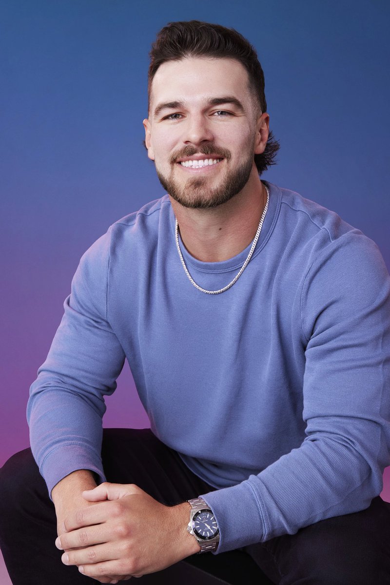 TheBachBabes's tweet photo. The fact that this angel hasn’t had a one on one yet is a crime against humanity 

#TheBachelorette https://t.co/DjyrOp9BEY
