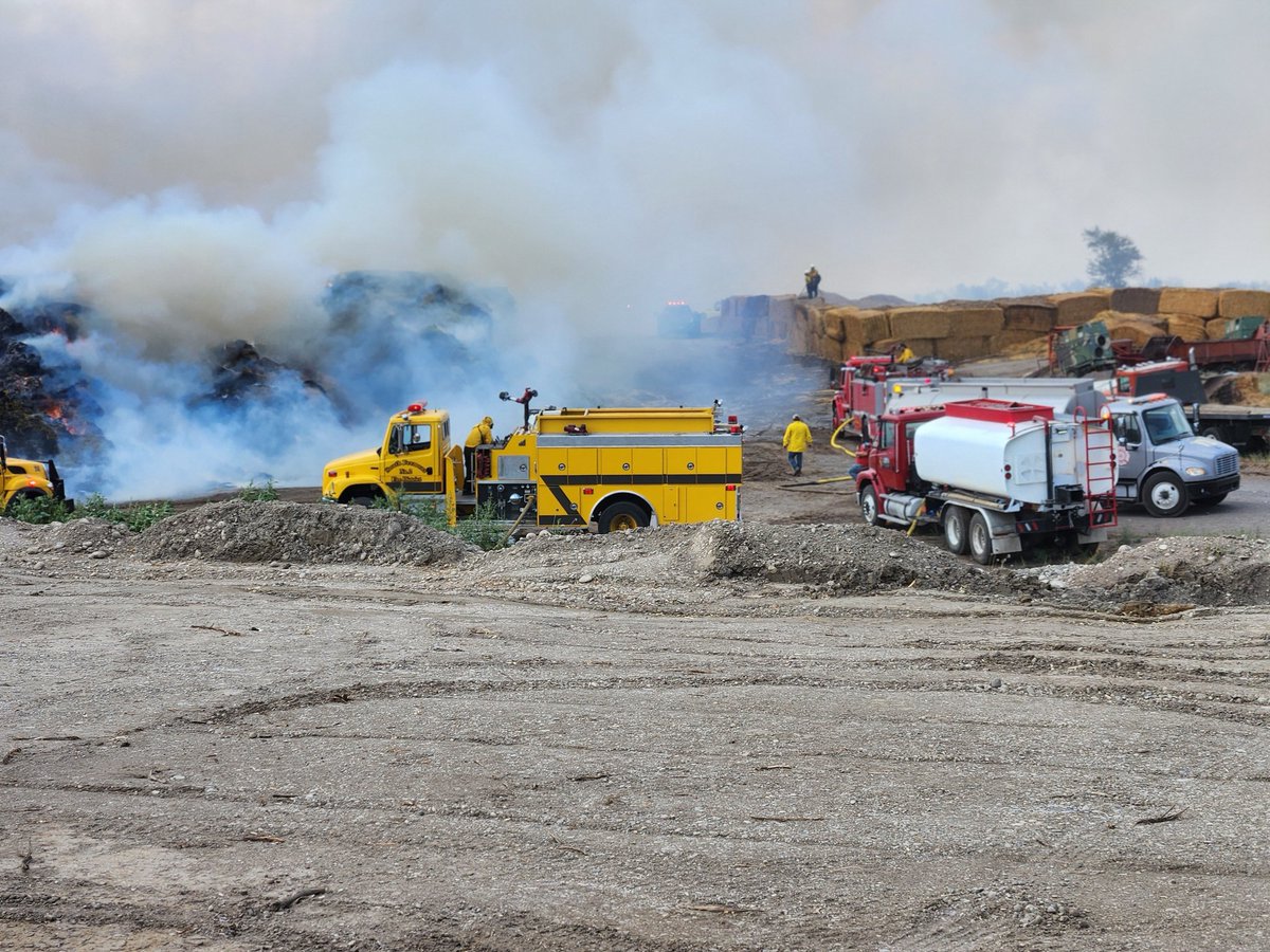 zakmlmiller's tweet photo. Amazing the lessons learned when it fills like the whole world is on fire, 9 fire stations at my farm not telling me what we did wrong or how we messed up(plenty of time to do that ourselves) just awesome people helping us be ready for a new day. we will be ok it's just hay https://t.co/teUib28JAD
