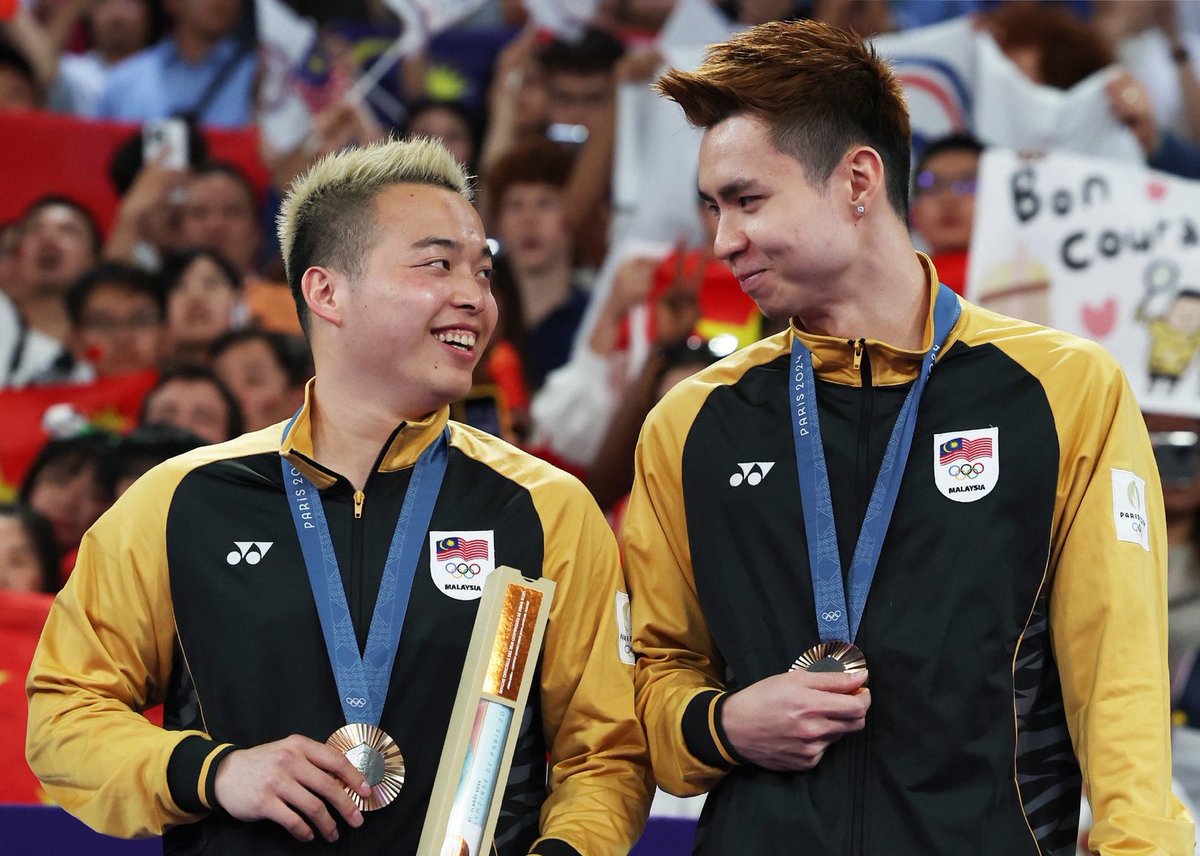 everysza's tweet photo. Sihat sihat selalu, Aaron Chia, Soh Wooi Yik, Lee Zii Jia. Not everyone can do what you guys are doing. You guys memang dah elites mentality dah, no doubt. https://t.co/0jBzlPcxJk
