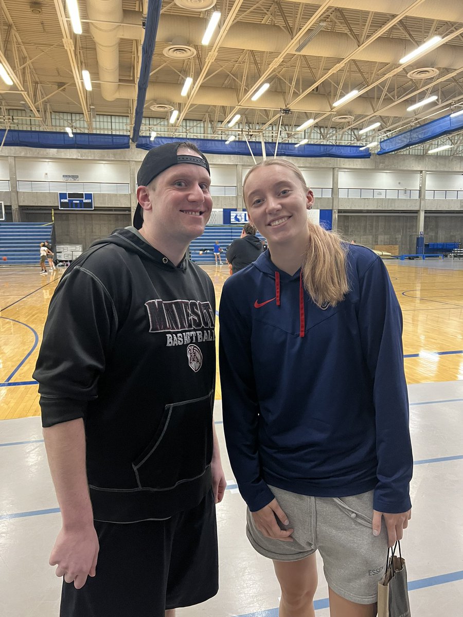 EricJrAllStar's tweet photo. Never know who you going to run into at @MnMetroStars tryouts 🤩🤩

@AGarcia020 @paigebueckers1 @mjtaylor1111 @22TTStarksMom https://t.co/UowsiuUVCS