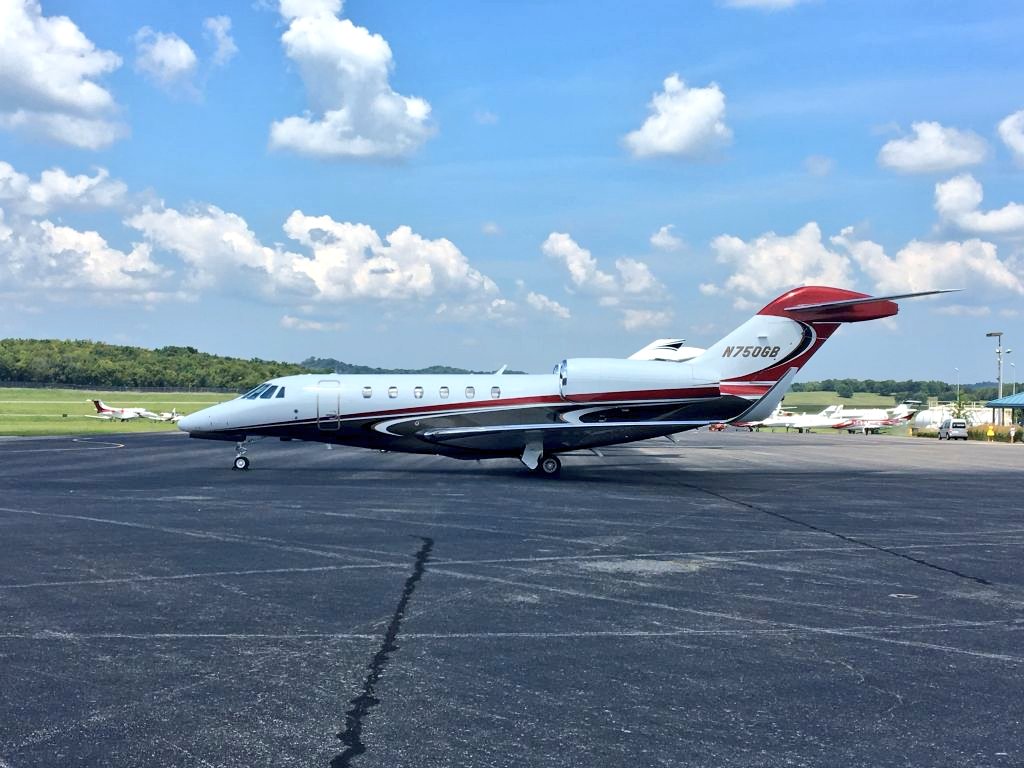 ivancp25's tweet photo. #AccidenteAéreo de un #CessnaCitation750 X+ (N750GB) del operador "Accent Stripe", hace escasos minutos, en la pista 25 del Aeropuerto #Chautauqua County #Jamestown (JWH/KJHW) en #Ellicot, #NuevaYork, #EEUU 🇺🇸. Milagrosamente los 2 pilotos han sobrevivido aunque... ➡️ https://t.co/OaxYydSpj9