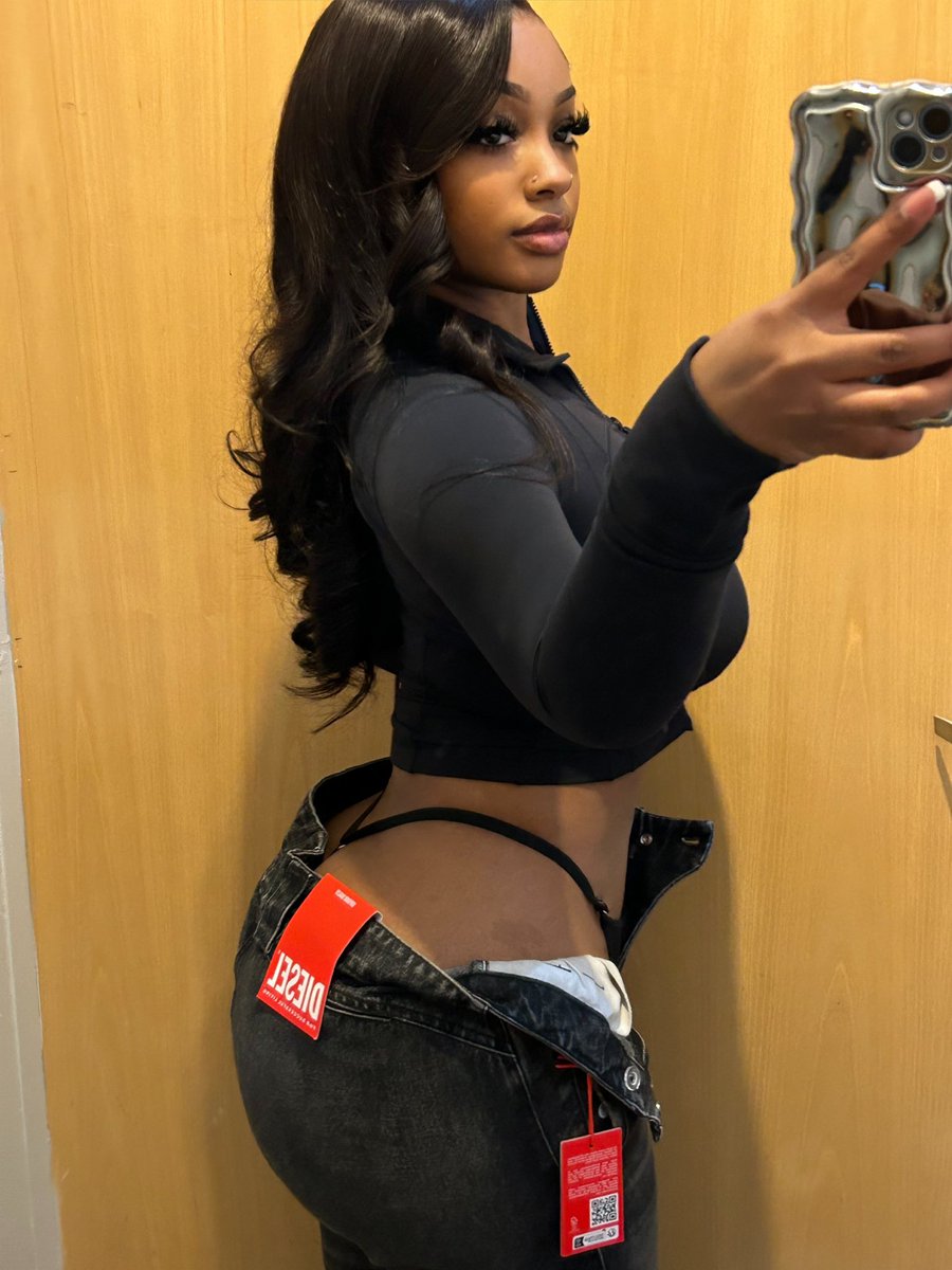 Dabombbestmari's tweet photo. Me and diesel jeans have a love hate relationship 😒 https://t.co/sTON5oYAga