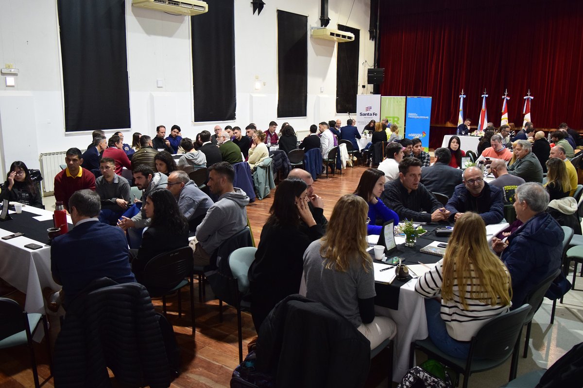 era_verde_'s tweet photo. 🤝🏼 SE REUNIÓN EN PARANÁ LA MESA DE AMBIENTE DE LA REGIÓN CENTRO

+ Info 👇🏼
https://t.co/WsgLWCEZLi https://t.co/89X9zSJWGF