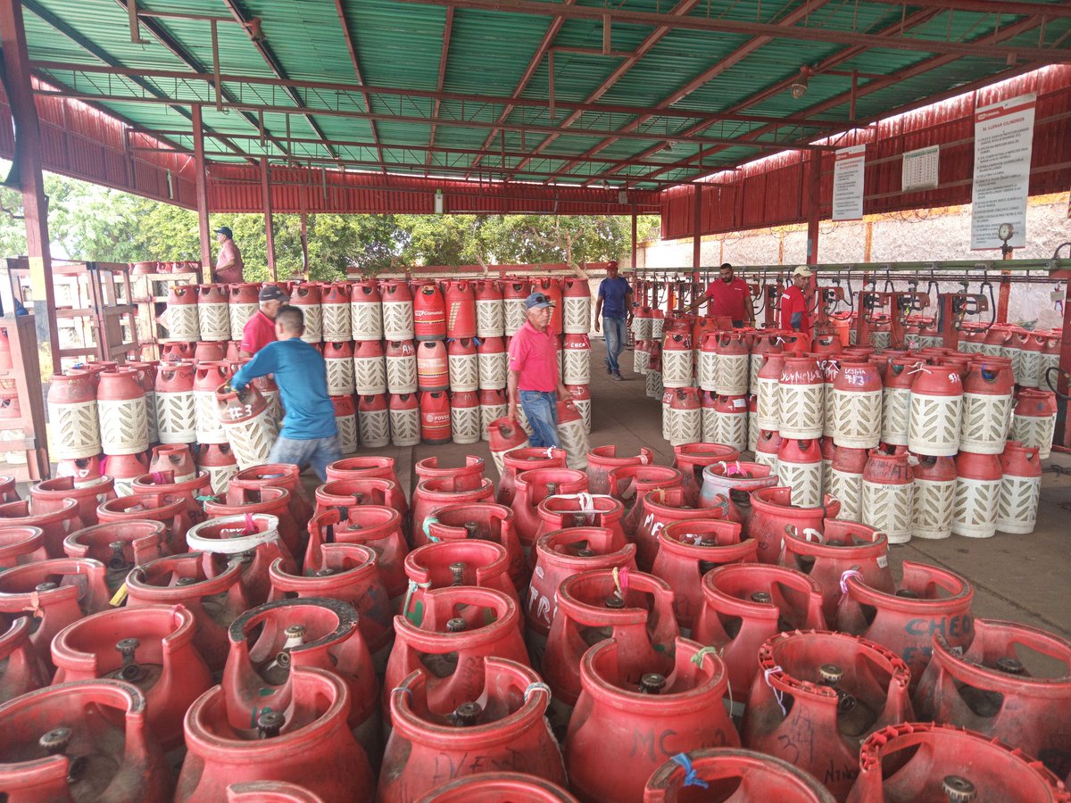 gas_comunalne's tweet photo. #5Agosto || cumpliendo con la agenda concreta de accion del 1x10 del Buen Gobierno del Pdte @NicolasMaduro 5.548 familias Neoespartanas fueron beneficiadas con jornadas de distribucion de GLP 

@TellecheaRuiz @JulioEnriqRojas @gas_comunal @Alessandrellove @AliErnesto32 https://t.co/KgKPudIHUU