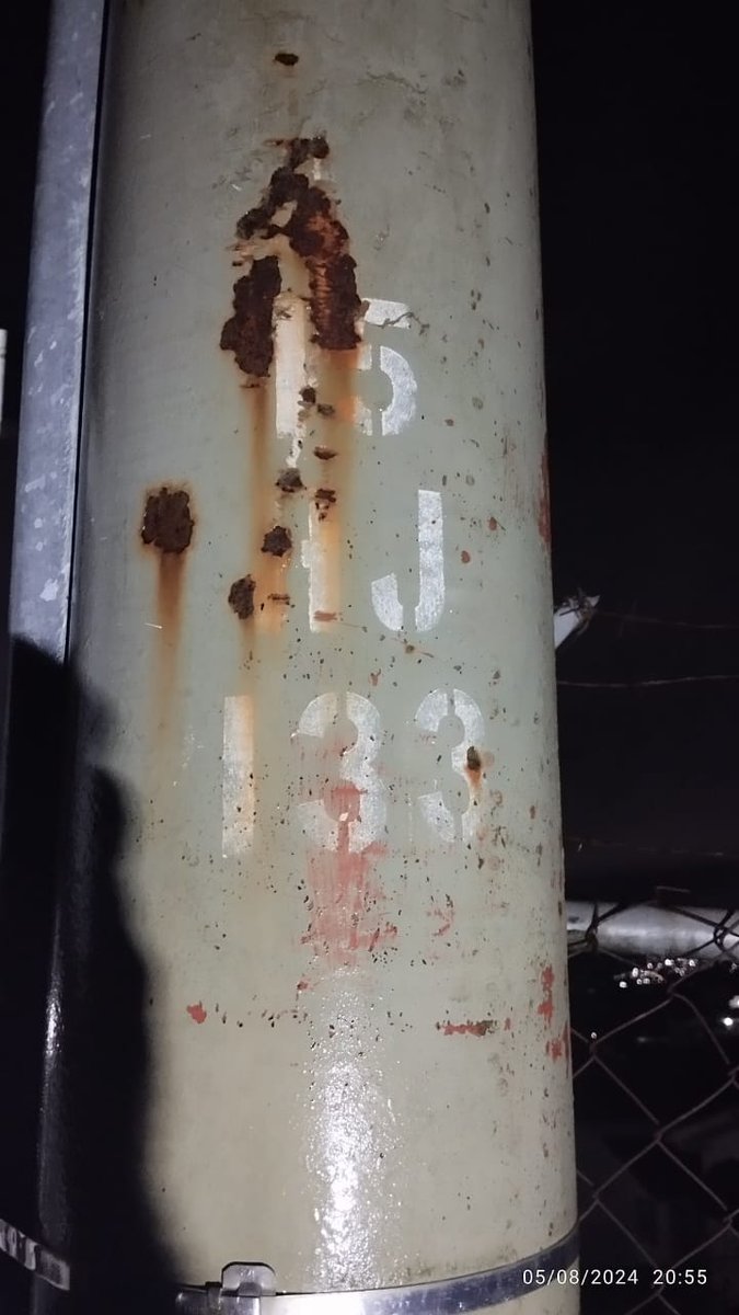 Ciclotronix's tweet photo. Buenas noches falla en el servicio eléctrico caída del "tabaco" poste 15 HJ 133 urb Colinas de Carrizal sector Mérida calle Landa. @CorpoelecInfo @Alc_Carrizal https://t.co/27qVgxVLym