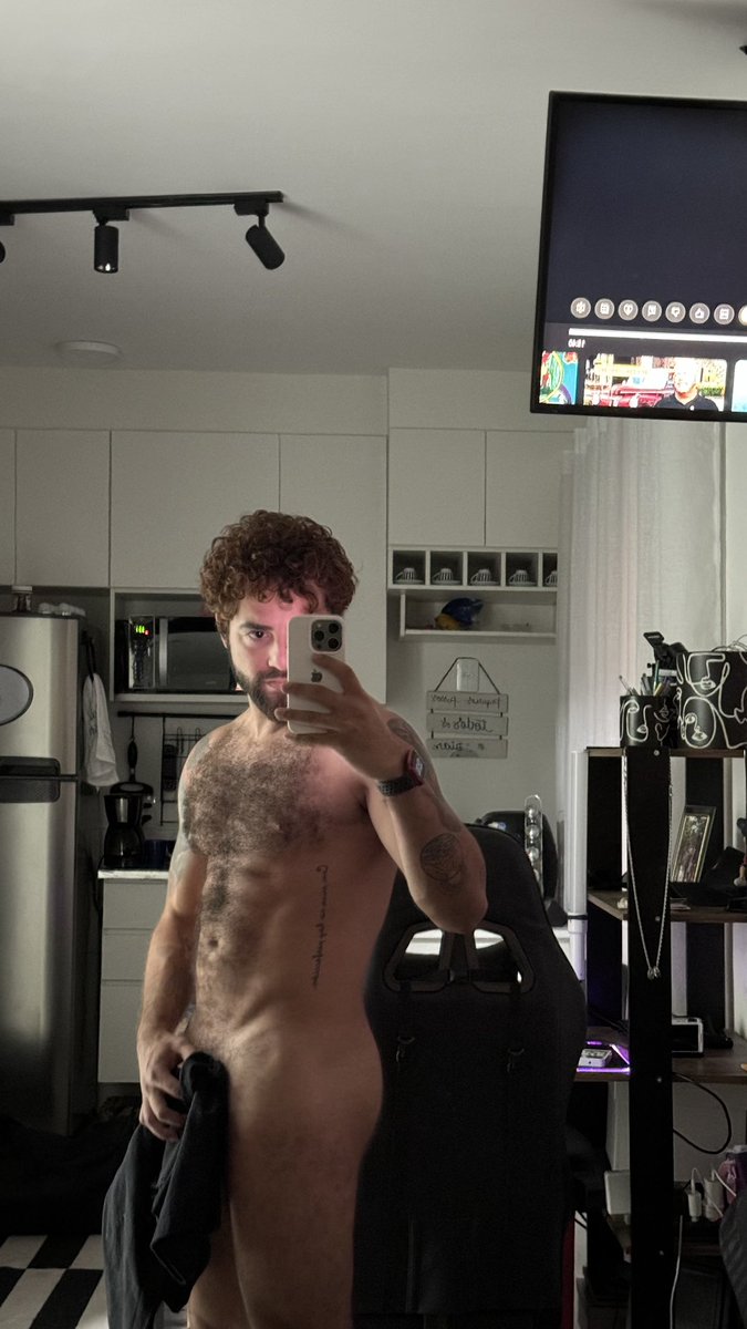 AdrielTorrees's tweet image. Rapaz, meu corpo está mudando 🥹