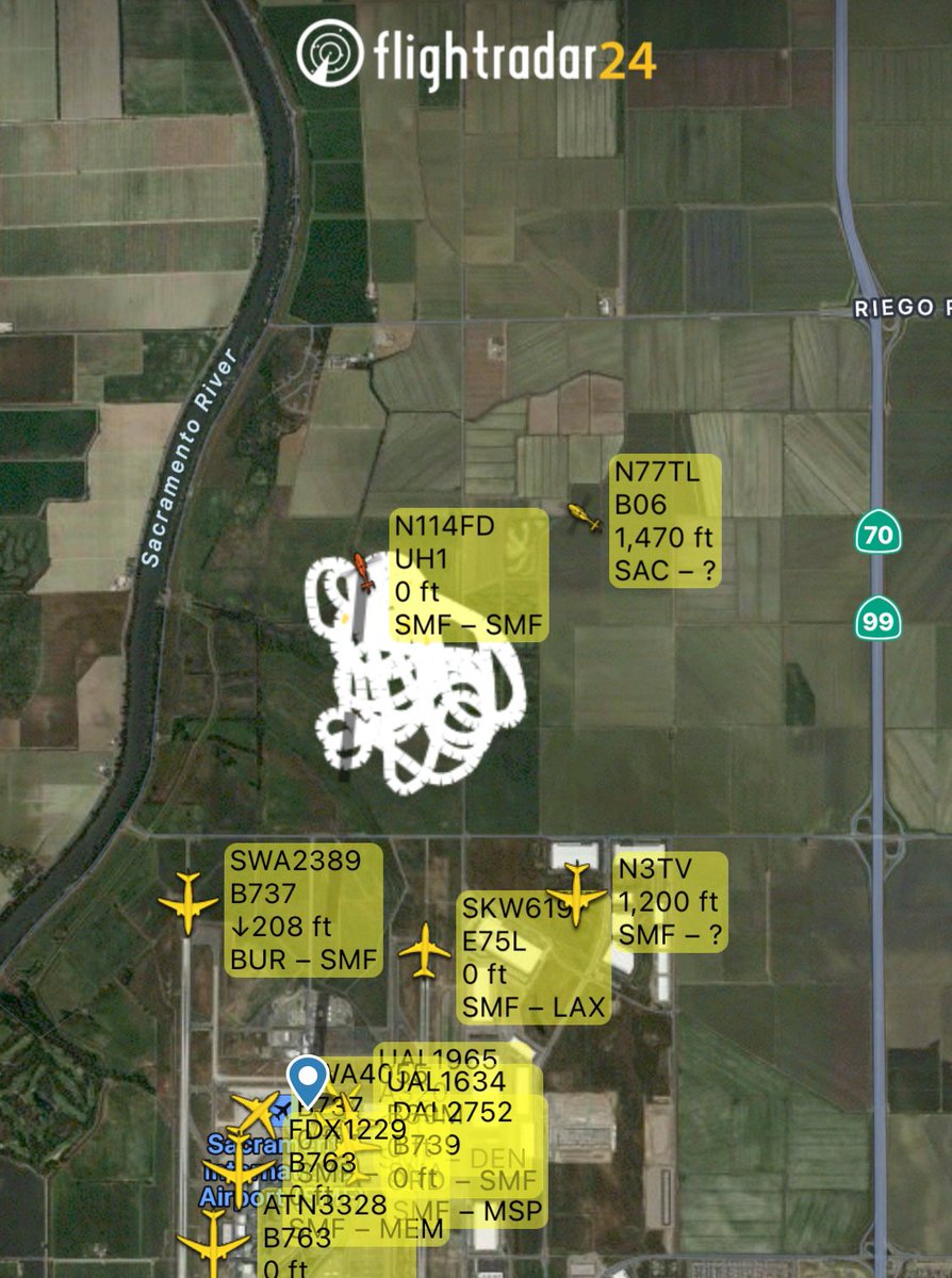MetroAirOps's tweet photo. Metro Fire COPTER 1 at a 4 Alarm 🚨 Grass Fire 🔥 North of the Sacramento  International Airport - SMF . https://t.co/nL99wTDw1N