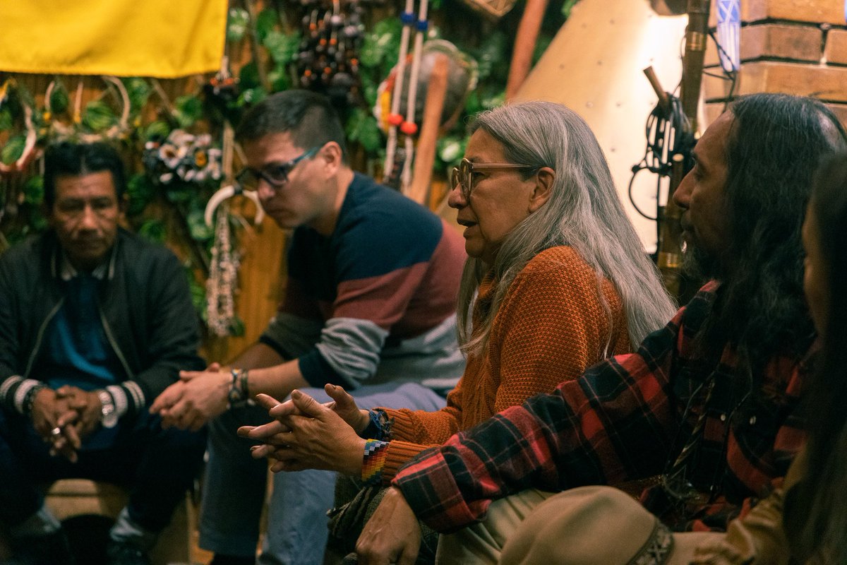 OrlandoRayo_'s tweet photo. Recibimos la visita de Lilia Tatiana Roa - Viceministra de Ordenamiento Ambiental del Territorio @MinAmbienteCo. En el espacio de mambeadero dialogamos y reflexionamos sobre la Política Ambiental Indígena, Decreto de Autoridad Ambiental, Fondo para la Vida y avance de acuerdos en el marco del Plan Nacional de Desarrollo.

Seguimos caminando la Palabra de Vida para Volver al Origen.
@ONIC_Colombia @MPCindigena @susanamuhamad