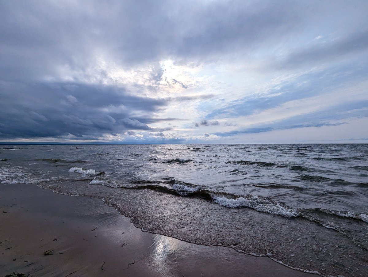 CornersParadise's tweet photo. 05 August 2024 #wasagabeach #earlysunset @jimsut10 https://t.co/I4QdxtxMdF