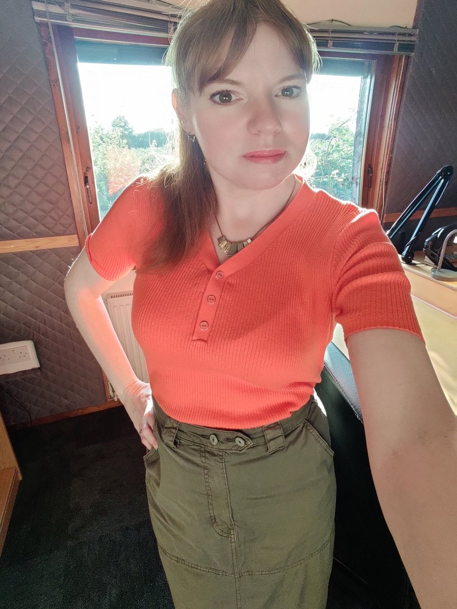 It was SO dark this morning 😭 is summer over? 
Join me for Breakfast on @v2radiosussex
Listen online (v2radio.co.uk) on DAB or ask your smart speaker to play V2 Radio.