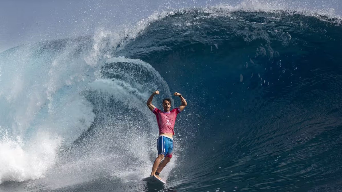 maxpouj34's tweet photo. Quelle journée pour le surf tricolore #surfing à Tahiti #Paris2024

Kauli #Vaast s’offre la médaille d’or chez les hommes 🥇 
Johanne #Defay décroche la médaille de bronze chez les femmes🥉 

#JeuxOlympiques https://t.co/YjNk0W6uYe