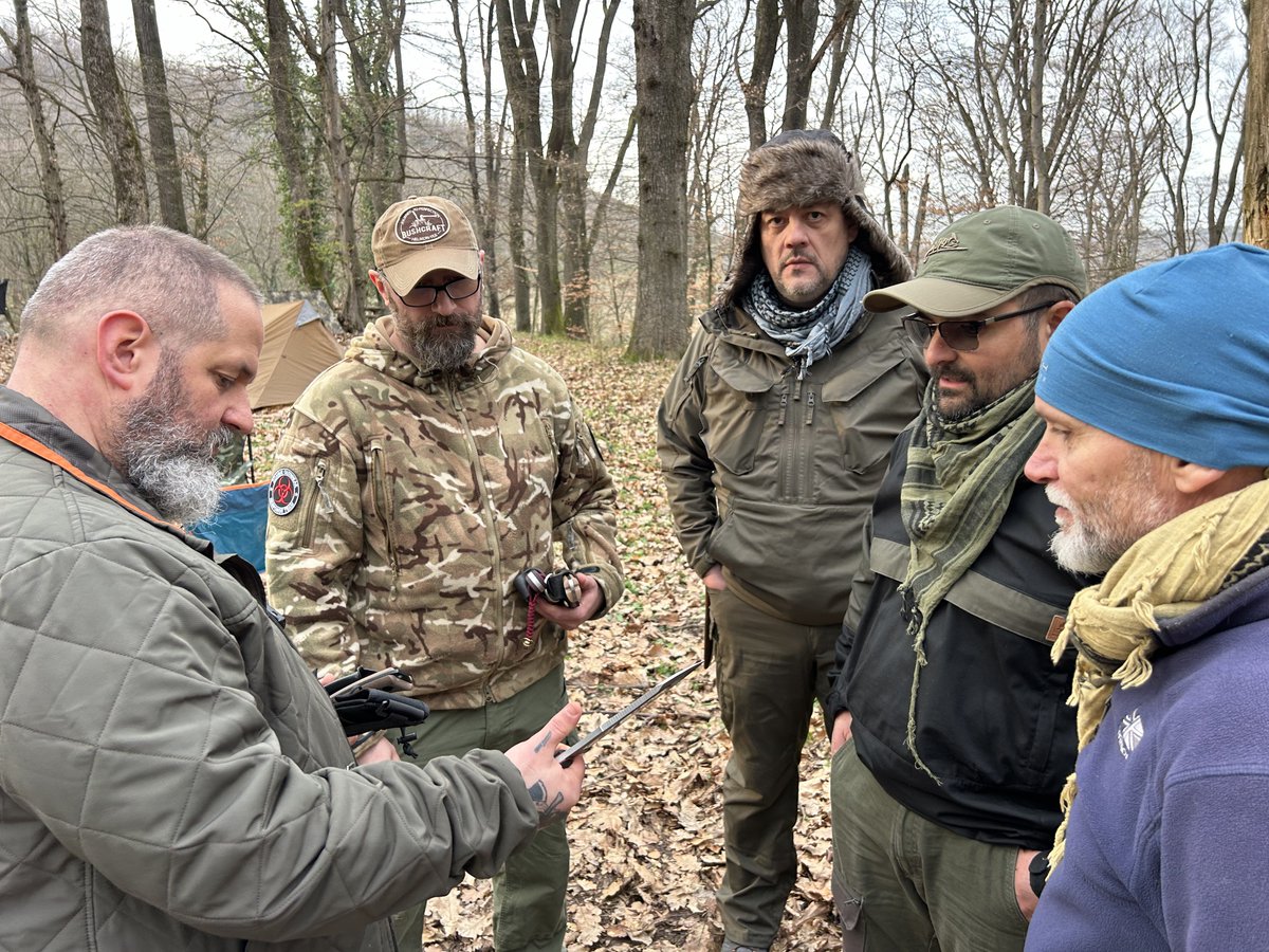 nnknives's tweet photo. Field Testing Knives!! 🔪🗡️
#bokerknives #outdoors #outdoor #outdoorliving #bushcraft #CAMPFIRE #campinglife #mkk https://t.co/Gl6m5kxtAU