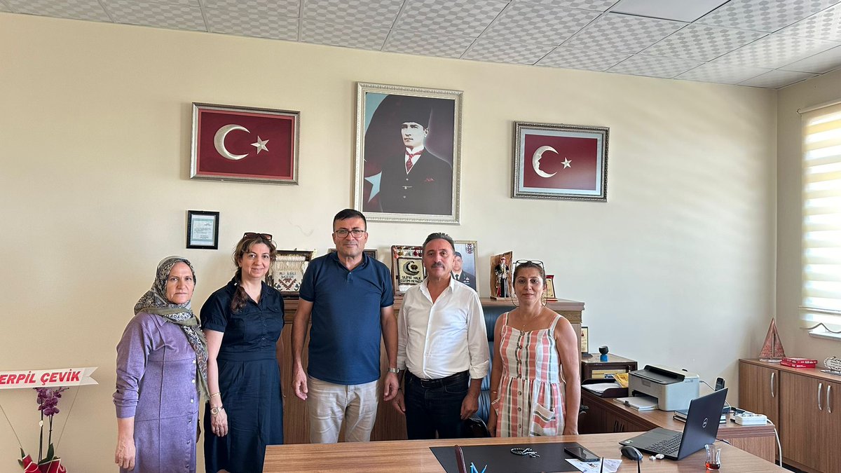 silifkehem's tweet photo. Atatürk El Sanatları Müdürü Sinan ÇELEBİCAN ve beraberindeki Öğretmenler, Kurum Müdürümüz Ali İLGİLİ'yi ziyaret ettiler. Nazik ziyaretleri için teşekkür ederiz.

@Yusuf__Tekin @cengizmete @ahpehlivan53 @fazilet_durmus @byrmdmn21 @mustafa33sezgin  
@Ali33ilgili
@SultanA31138885 https://t.co/lekr1NZCY1