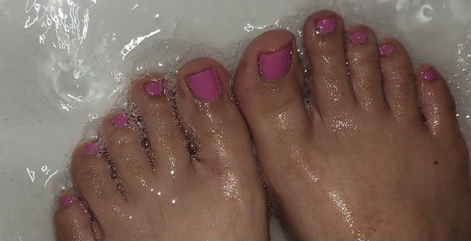 Come watch me play with something very large in the shower with my toes #porn #footfetish #feetworshi̇p #kissfeet<a href="/tag/footfetish"class="tags"><span>#footfetish</span></a><a href="/tag/porn"class="tags"><span>#porn</span></a><a href="/tag/fetish"class="tags"><span>#fetish</span></a><a href="/tag/feetworship"class="tags"><span>#feetworship</span></a><a href="/tag/onlyfans"class="tags"><span>#onlyfans</span></a>