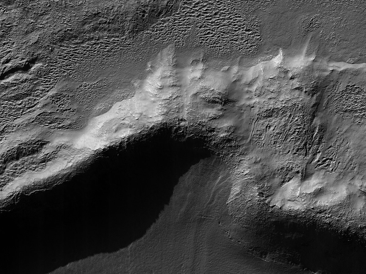 HiRISEDeutsch's tweet image. Gut erhaltener Krater mit geschichtetem Auswurfmaterial

Ejekta ist das Material, das sich nach einem Einschlag wieder auf das Gelände zurückfällt.

uahirise.org/hipod/de/ESP_0…
NASA/JPL-Caltech/University of Arizona
#Mars #NASA #Deutsch #German #Wissenschaft