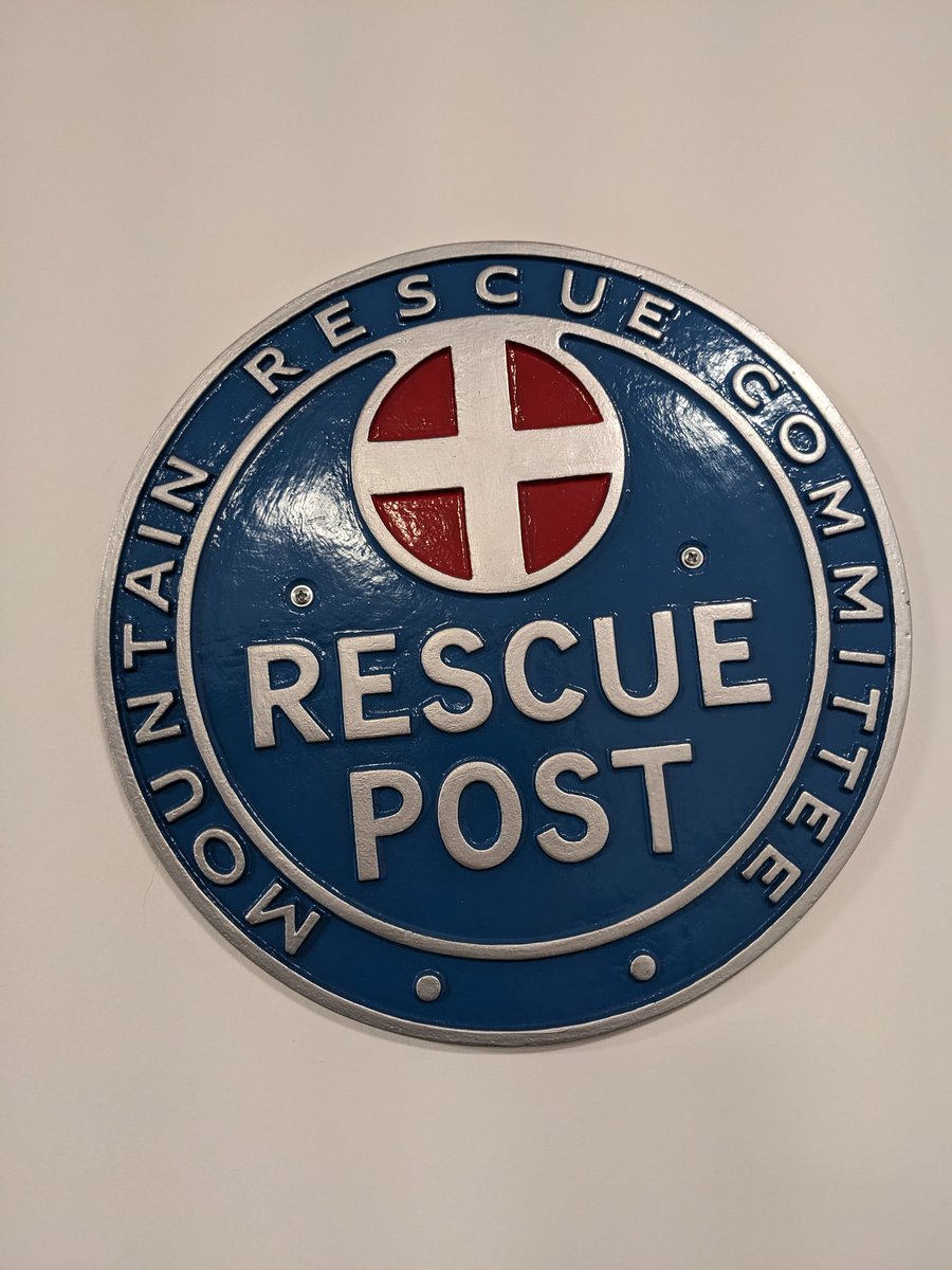 Lovely to spend a 🌧️ evening yesterday with #CommunityFirstResponder #volunteers from the Keswick, Caldbeck and Lorton #CFR teams.

We discussed the 'ideal' clinical Handovers re various patients, some recent incidents they'd attended and numerous ongoing queries they have...  🚑