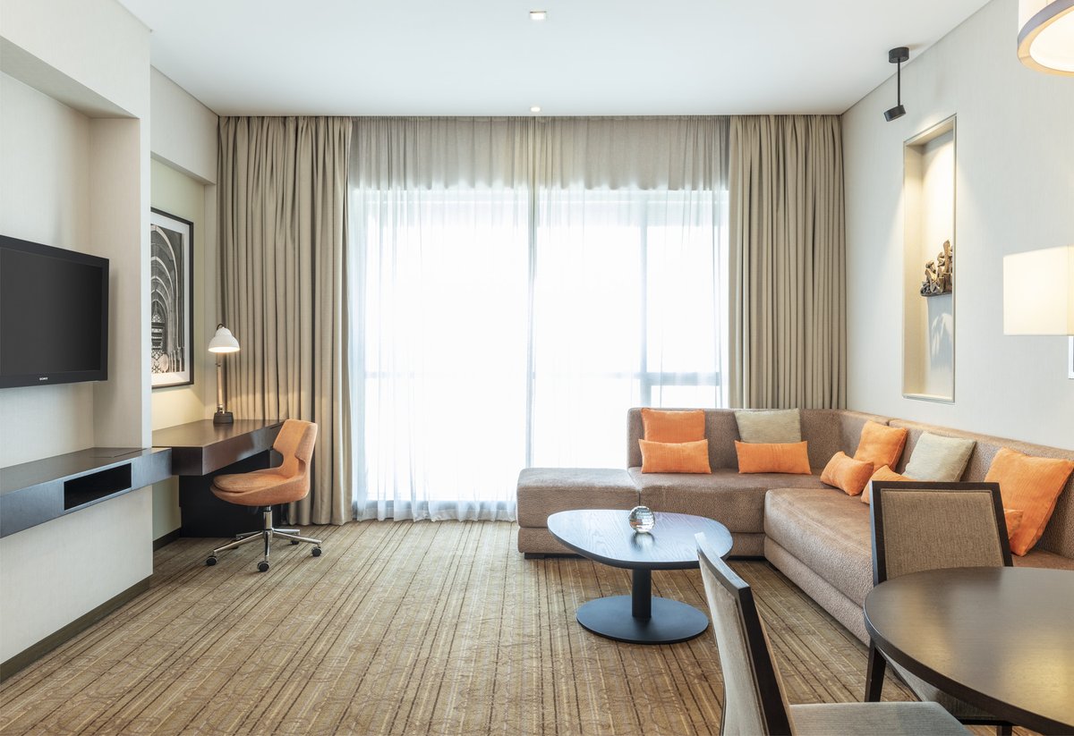 MeridienBahrain's tweet photo. دلل نفسك بإقامة لا تُنسى!
احجز جناح جونيور واحصل على ترقية مجانية إلى جناحنا الشرقي الفاخر، مع إمكانية تسجيل مغادرة متأخر حتى 4 مساءً.
استمتع بباقة مميزة من الامتيازات، بما في ذلك بوفيه إفطار لشخصين بالغين يومياً وخصم 20% على منافذ المأكولات والمشروبات. 
https://t.co/4WhIH9cI5X https://t.co/HzxZDCDsxh
