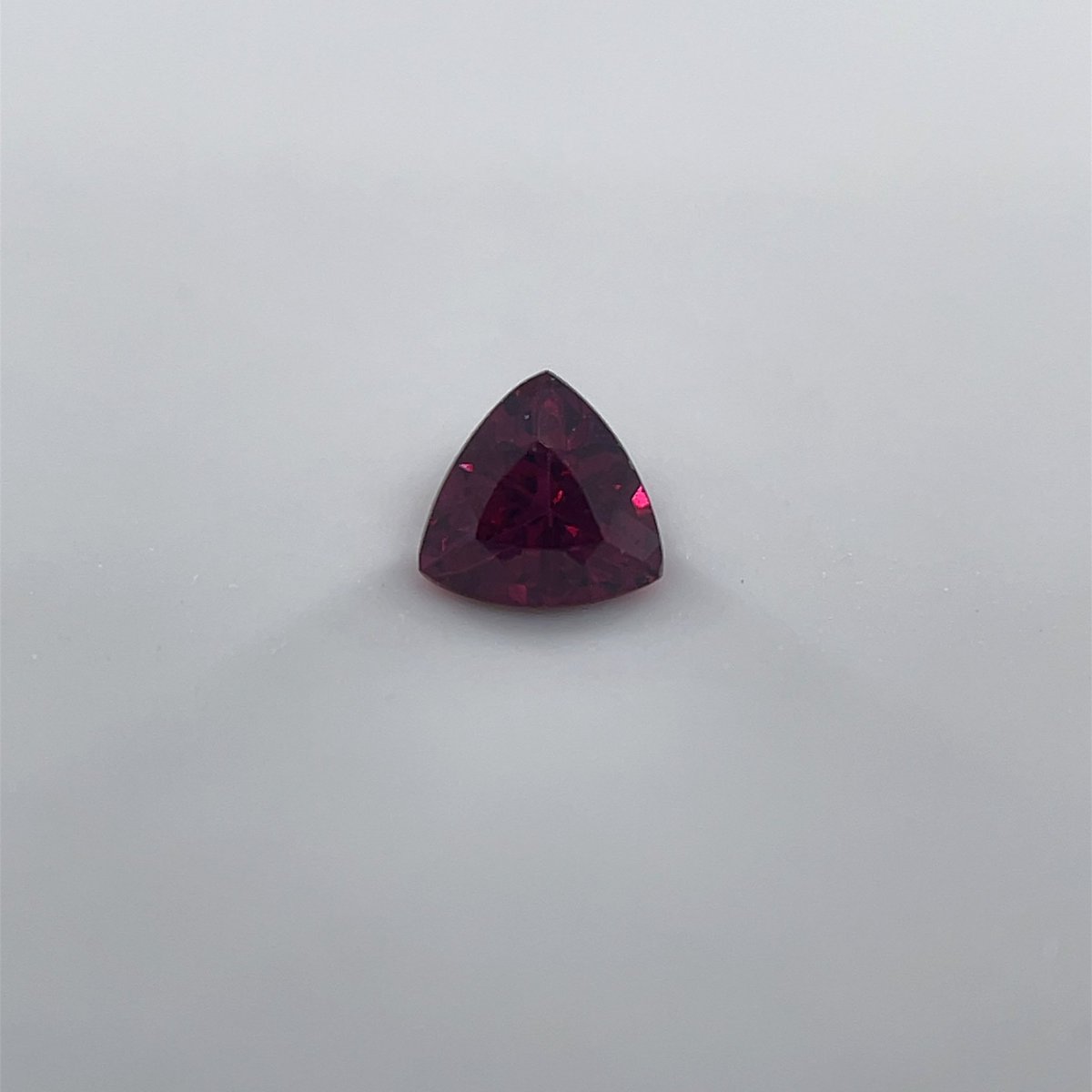 DelmiglioreJ's tweet photo. 【6069-2】
パイロープガーネットルース 0.175ct
3.48×3.47×2.13mm 日独ソ付
#パイロープガーネット #pyropegarnet
#ガーネット #garnet
#カピルのお店デルミリオーレ https://t.co/IGGoryUX65