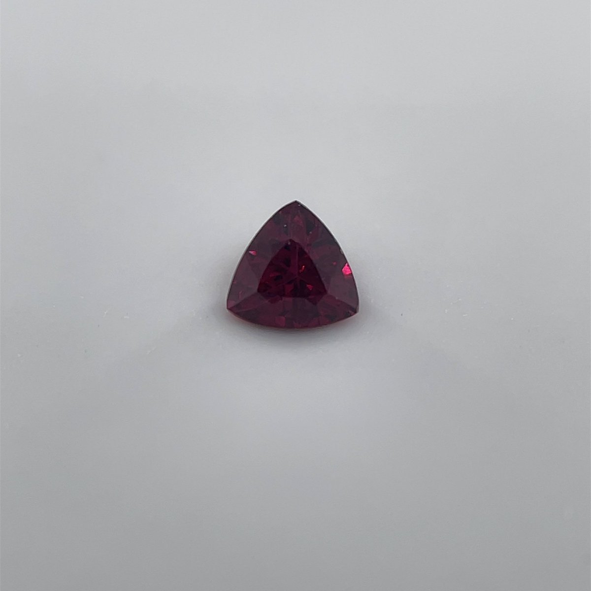 DelmiglioreJ's tweet photo. 【6069-2】
パイロープガーネットルース 0.175ct
3.48×3.47×2.13mm 日独ソ付
#パイロープガーネット #pyropegarnet
#ガーネット #garnet
#カピルのお店デルミリオーレ https://t.co/IGGoryUX65