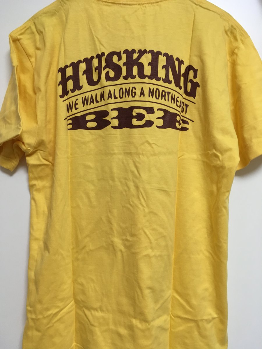 Top_40_Age's tweet photo. #575 HUSKING BEE (にステッカーを添えて)
AIR JAM 2012のTシャツ。
8.6 [VHS「生」より] / HUSKING BEE
https://t.co/umBbEkDvhX
#マーチャンダイズ記録シリーズ #HuskingBee #ハスキング・ビー #FineLines #TheNerveland #SpitMiddleFinger #MarsEurythmics #CORNER #TheFirewoodProject #NOSHOW https://t.co/aD9iumwpNJ