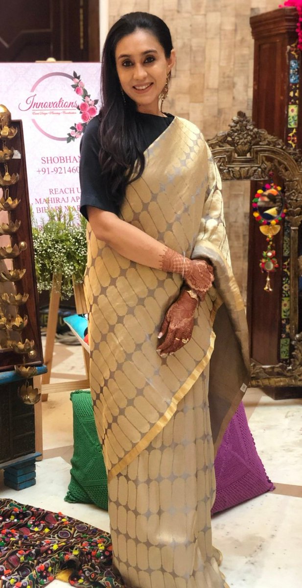 mantusharma31's tweet image. Always looking gorgeous in a saree, that's @aprakuchhal for you! ❤️

handloom saree makes a woman even more beautiful.

#NationalHandloomDay #handloomsarees
#PictureOfTheDay