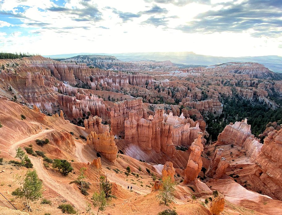 TravelingMooses's tweet photo. If you get a chance - Bryce Canyon is worth it! 

https://t.co/kWmjYGs9ID

#Brycecanyon #hiking #traveling #outdoors https://t.co/e71fxWN5k8