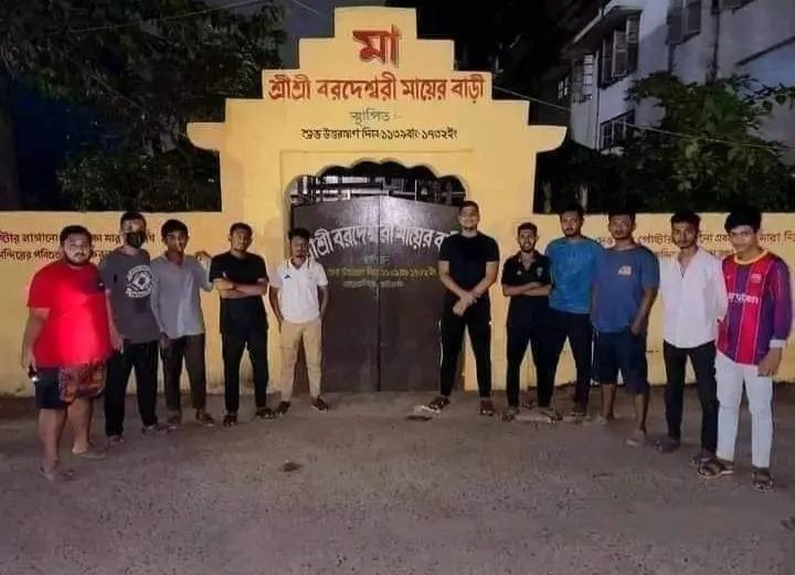 Nazninzu's tweet photo. @shashank_ssj @the_nazmul From terrorists who want to create riots between Hindus and Muslims...but we will save our Hindus at any cost 
#Bangladeshi_Hindu_Muslims_Are_Friends https://t.co/kH071bE9Kw