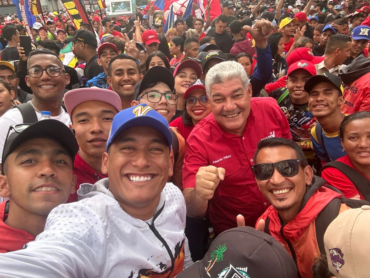eduardo piñate (@eduardopiate2) on Twitter photo Excelente la marcha de la juventud venezolana en defensa de la paz y la victoria del pdte <a href="/NicolasMaduro/">Nicolás Maduro</a>. Acompañé a l@s compañer@s de la <a href="/JuventudPSUV/">Juventud PSUV</a> de Apure, que junto a los jóvenes de toda Venezuela se impusieron a la fuerte lluvia que se nos vino encima Excelente la marcha de la juventud venezolana en defensa de la paz y la victoria del pdte <a href="/NicolasMaduro/">Nicolás Maduro</a>. Acompañé a l@s compañer@s de la <a href="/JuventudPSUV/">Juventud PSUV</a> de Apure, que junto a los jóvenes de toda Venezuela se impusieron a la fuerte lluvia que se nos vino encima
