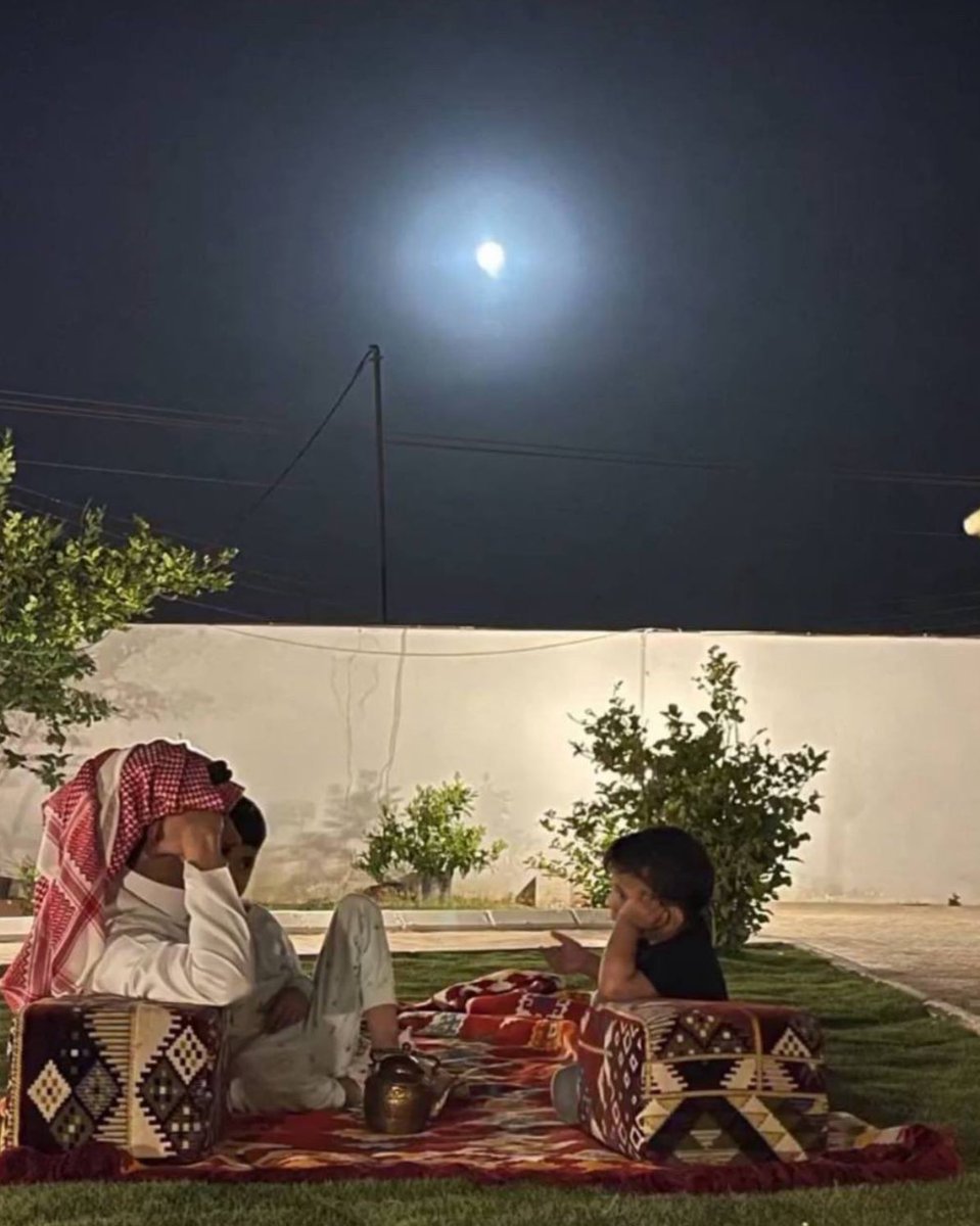 Turkiasa3's tweet photo. سولف علي والله يا فيني كتمه
ما شيء يهونها سوا لا شفتك 

حتى و لو ماني بفاهم كلمه
أحَبّ ما يطري علي سالِـفْتك
-🪶 https://t.co/7FINBXT5RD