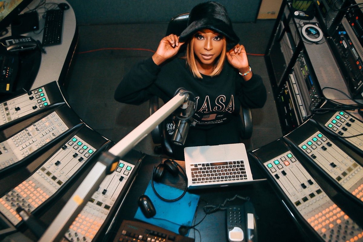 KhutsoTheledi's tweet photo. Here’s your small but mighty Tuesday reminder:

Every day is a fresh start. What others think of you? That's their business, not yours. If it’s meant to be, it will be. Find happiness within yourself. 

Remember, how your life feels is far more important than how it looks. Embrace your vulnerability—it's a strength, not a weakness. Don’t let the world change who you are. 

The first step is always the hardest, but it's worth it. Trust the process; there’s no need to rush.

You've survived 100% of your toughest days. Imagine where you'll be a year from now if you start today. You’ve got this!

#AHiFambeni Happy Tuesday, I’ll be waiting for you from 9AM -12PM on @METROFMSA as we #BreakAwayWithKhutsoTheledi