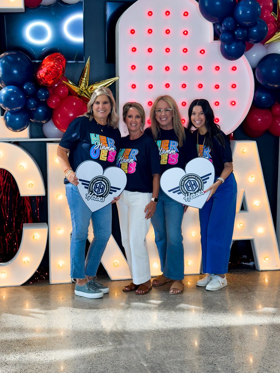 misscoltharp's tweet photo. Convocation 💙🤍  #iloverockwallisd #hammfam #hammheroes @rockwallschools @LindaLyonES ❤️ https://t.co/UKwKTZr4oC