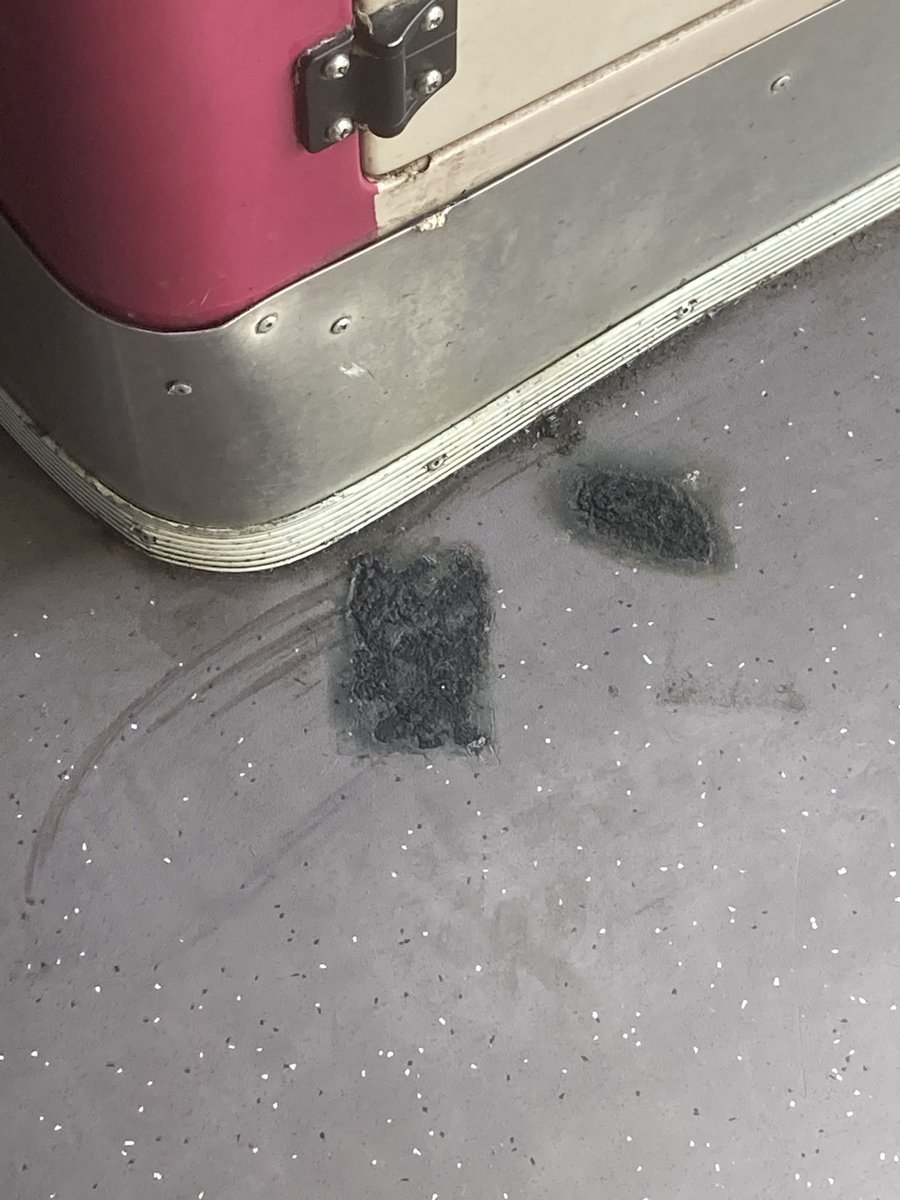 ergokul's tweet photo. @GMSRailway Appreciate the swift action  to a minor incident onboard VB20607 
A passenger mobile blasted outside coach near washroom ,burning with smoke and sensor immdtly worked and it was instantly doused with an extinguisher alongside halting the train for safety of passengers https://t.co/yzO0pOye0C