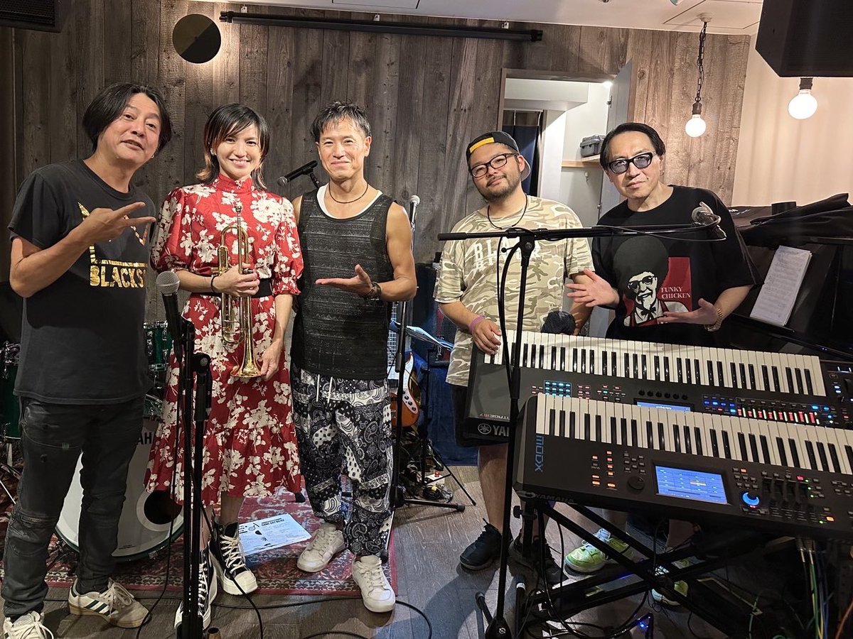 takbassboy's tweet photo. 昨晩の想ひ出 8/5/24

山崎千裕
桜新町 NEIGHBOR

暑い夜に沢山のお客様有難う御座いました
超盛り上がり楽しかったです

次回11/20(水)
https://t.co/5T4nOIBGYS

山崎千裕(tp)
Gakushi(kb)
Hiro Homma(g)
Tak(b)
岸田容男(drs)

https://t.co/kiKqqmZ4JP
#山崎千裕 #斉藤tak貴之 #tak斉藤 #taksaito https://t.co/hXavGG7NjT