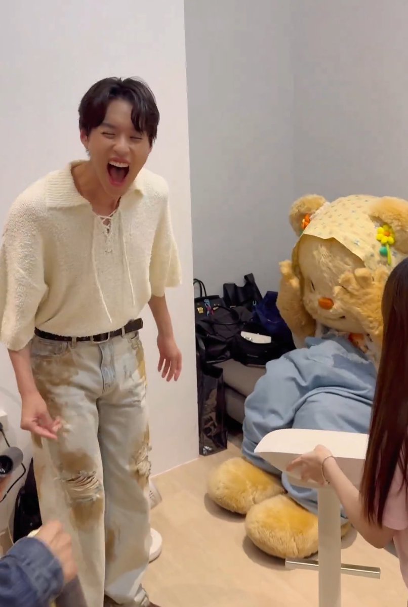 ❌เขิน
✅ปวดกระบาล