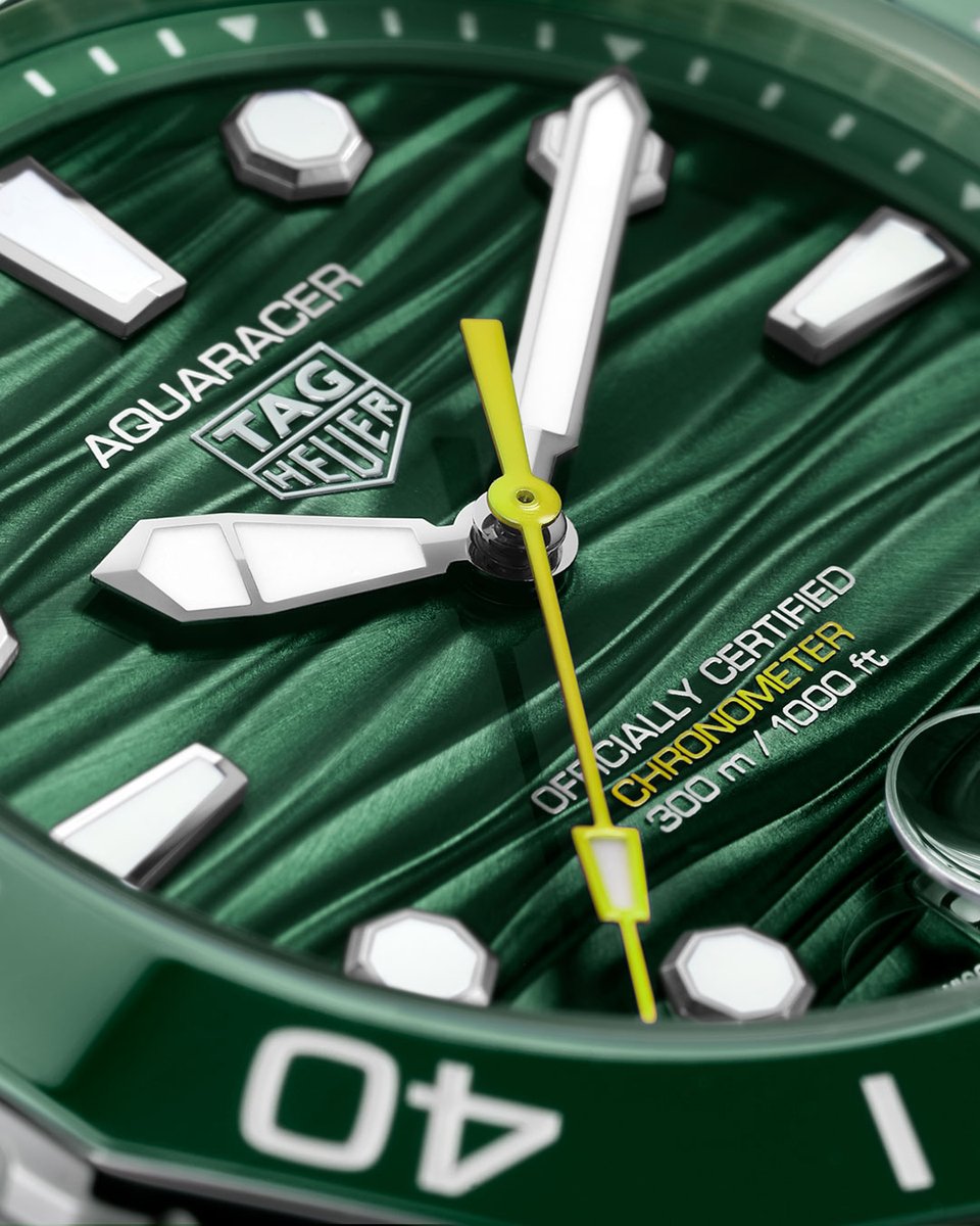 波模様の仕上げが施されたディープグリーンダイヤルの新作、42mmの #タグホイヤー アクアレーサー プロフェッショナル300は、海でのあらゆるアクティビティに適したCOSC認定自社製キャリバー TH31-00を搭載したラグジュアリーなダイバーズウォッチです。

▼詳細
tag.hr/x_aq_pdp2_2408…

#TAGHeuer