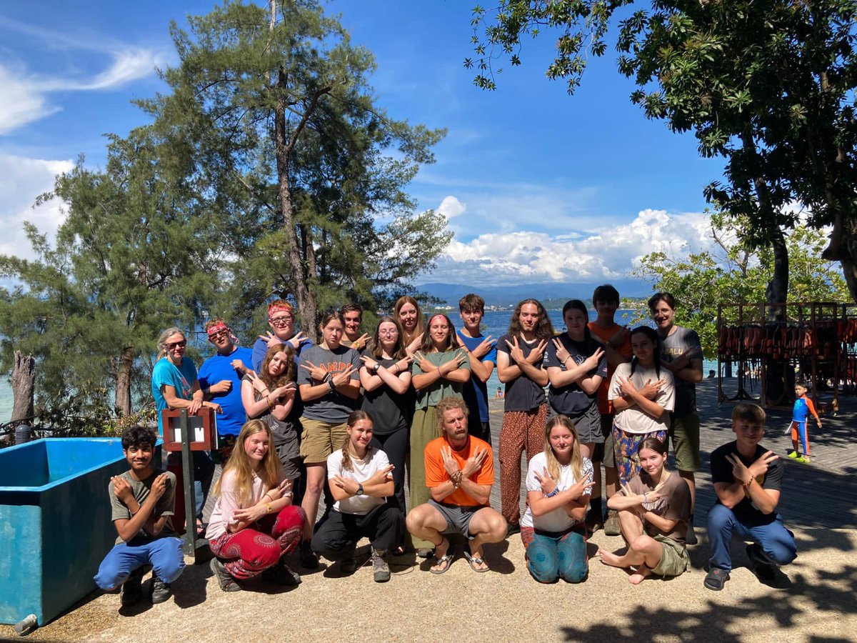 CampBorneo's tweet image. #TeamMaragang Lots of qualified divers and have finished on the island.  No more beach and off to central #Borneo #CampsEffect #DoSomethingAmazing #CampsInt