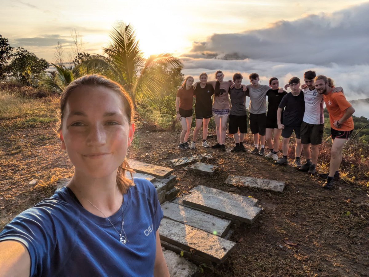 CampBorneo's tweet image. #TeamMaragang #TeamLunbawang #TeamTombonuo Mixed team ran to top of Bongkud Hill for the incredible sunrise views #CampsEffect #DoSomethingAmazing #CampsInt