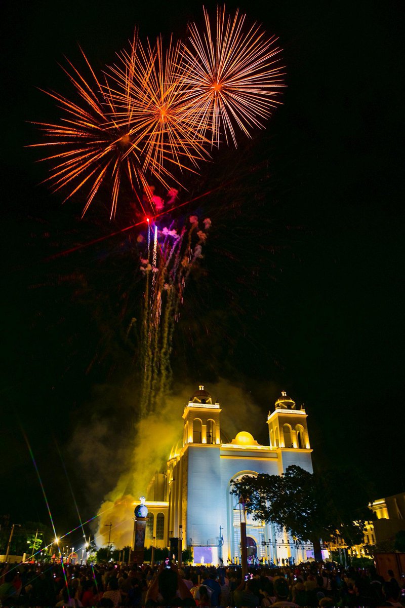 CacalutaSv's tweet photo. ¡VIVAN LAS FIESTAS EN HONOR AL DIVINO SALVADOR DEL MUNDO! 🥳

#CacalutaNoticiasSV https://t.co/pMIhIOdk2g