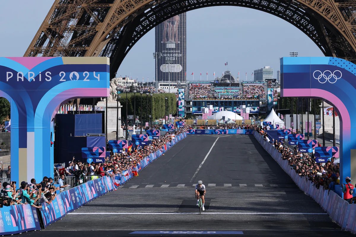 What a beautiful day in American Cycling History! #usacycling #kristinfaulkner #goldmedal 🥇