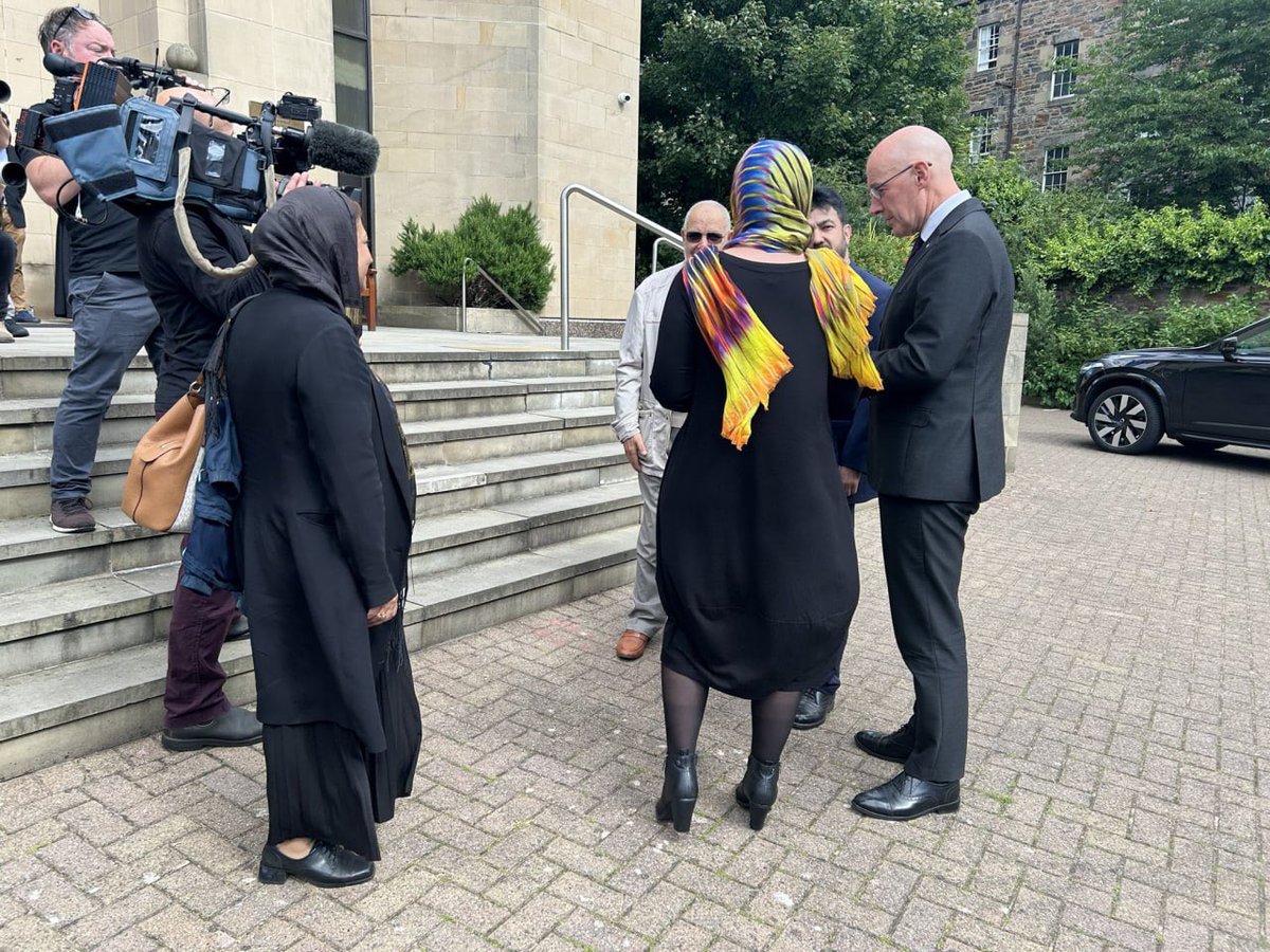 Bayanov74's tweet image. Il primo ministro SCO #Swinney ha incontrato oggi i leader musulmani presso la moschea centrale di #Edimburgo per rassicurarli che &quot;il governo è dalla loro parte&quot;.