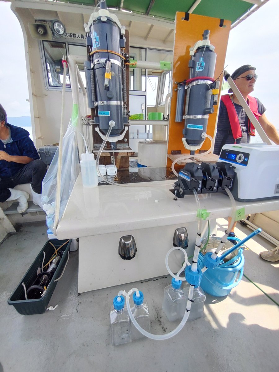 yokadzaki's tweet image. Joint sampling in Lake Biwa with people from @limnostation !